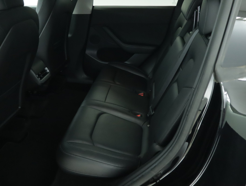 Tesla Model Y 4x4 2022 12