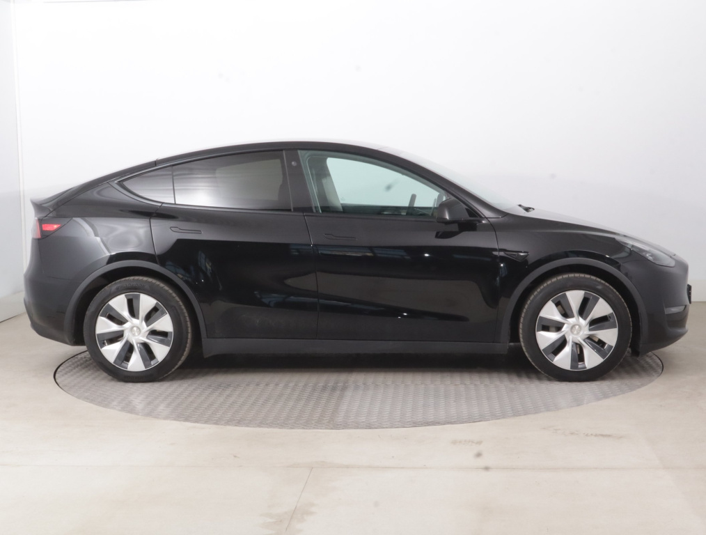 Tesla Model Y 4x4 2022 8