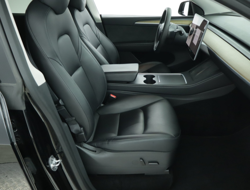 Tesla Model Y 4x4 2022 10