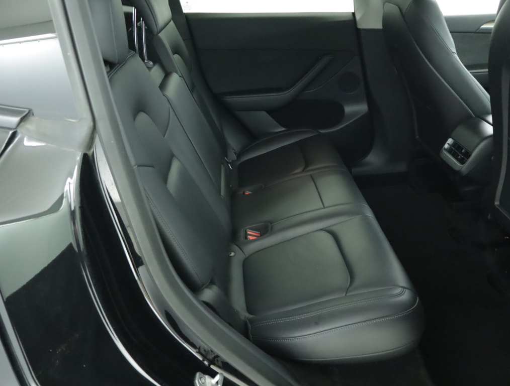 Tesla Model Y 4x4 2022 11