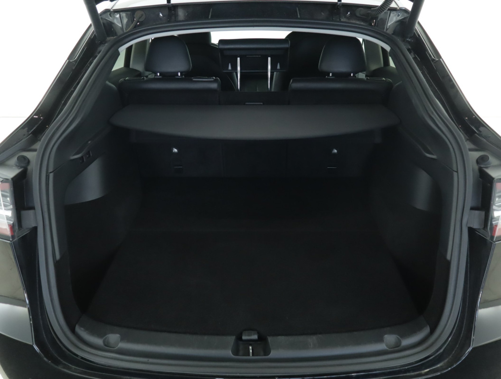 Tesla Model Y 4x4 2022 17