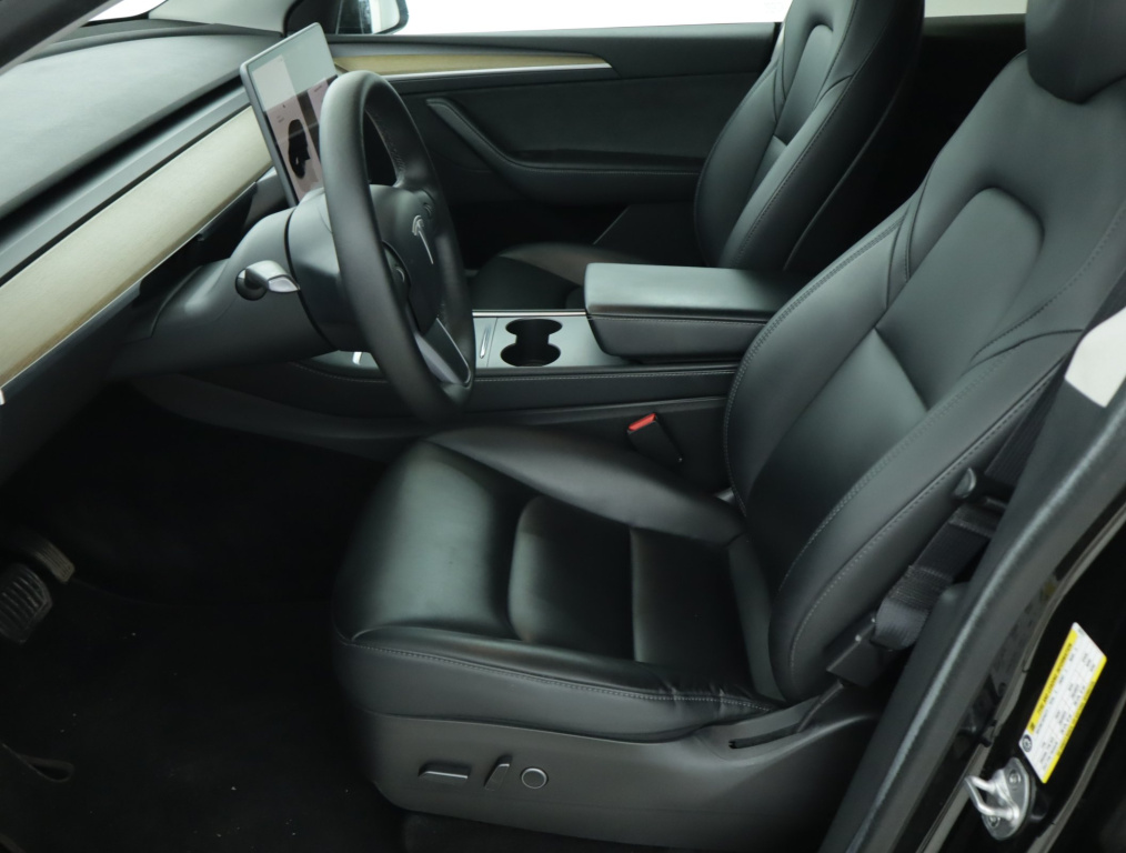 Tesla Model Y 4x4 2022 13