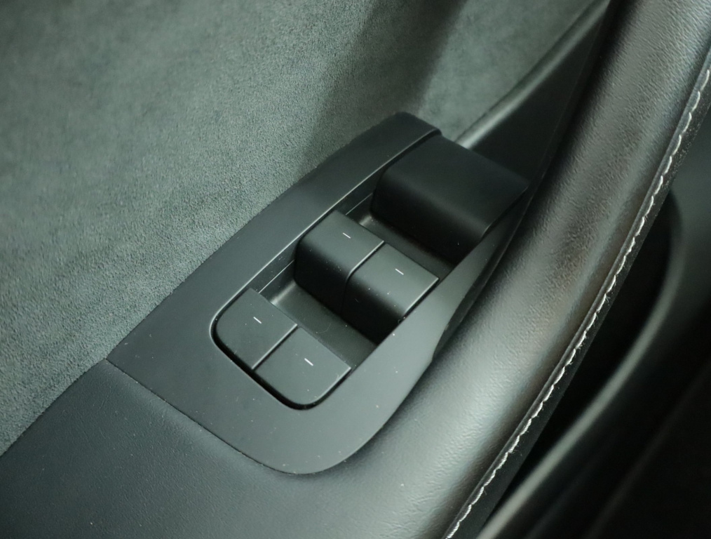 Tesla Model Y 4x4 2022 23