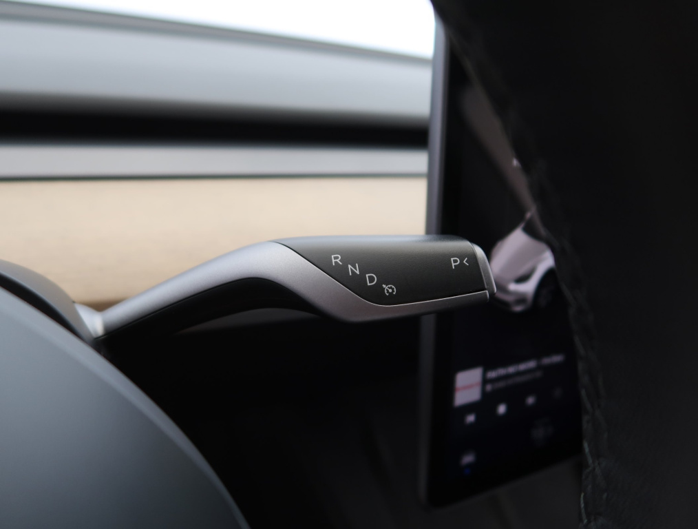 Tesla Model Y 4x4 2022 15