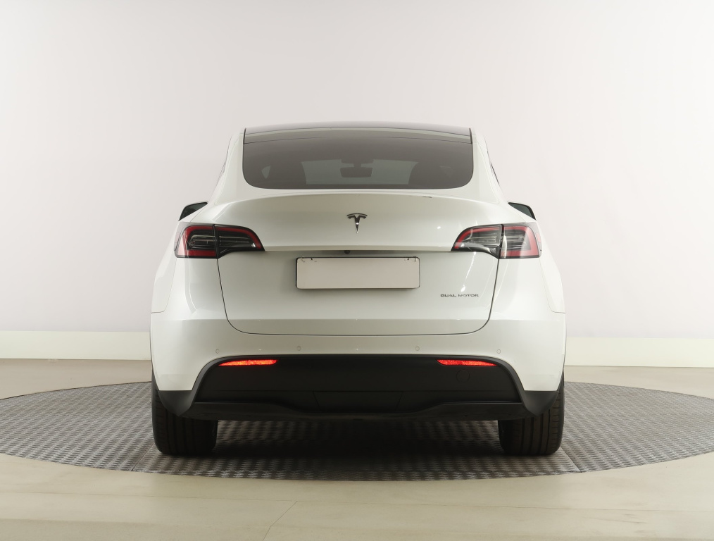 Tesla Model Y 4x4 2022 6