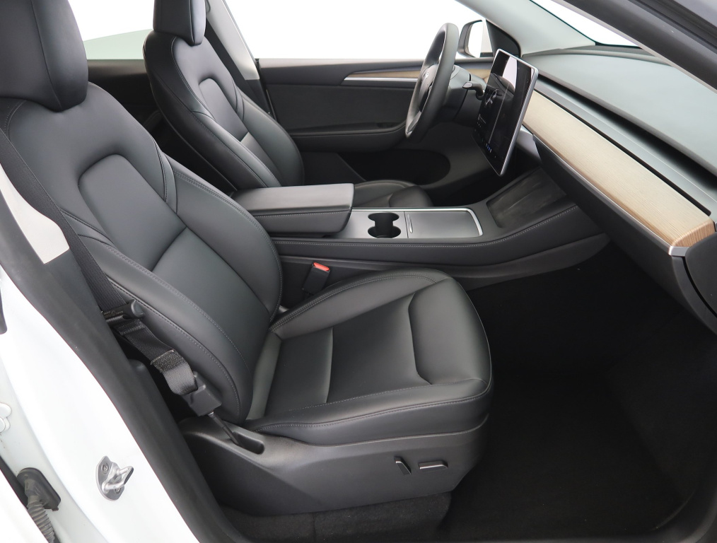 Tesla Model Y 4x4 2022 10