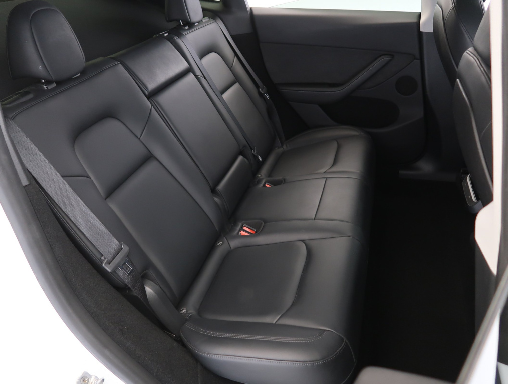 Tesla Model Y 4x4 2022 11
