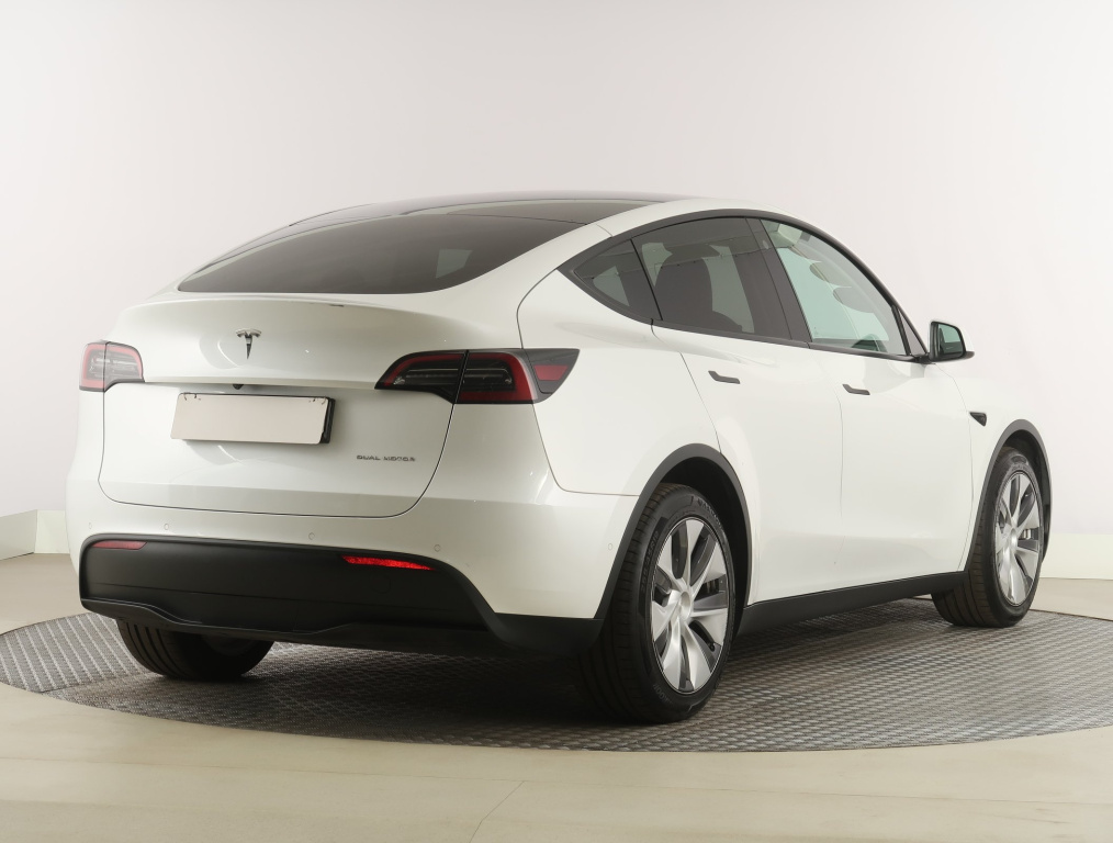 Tesla Model Y 4x4 2022 7