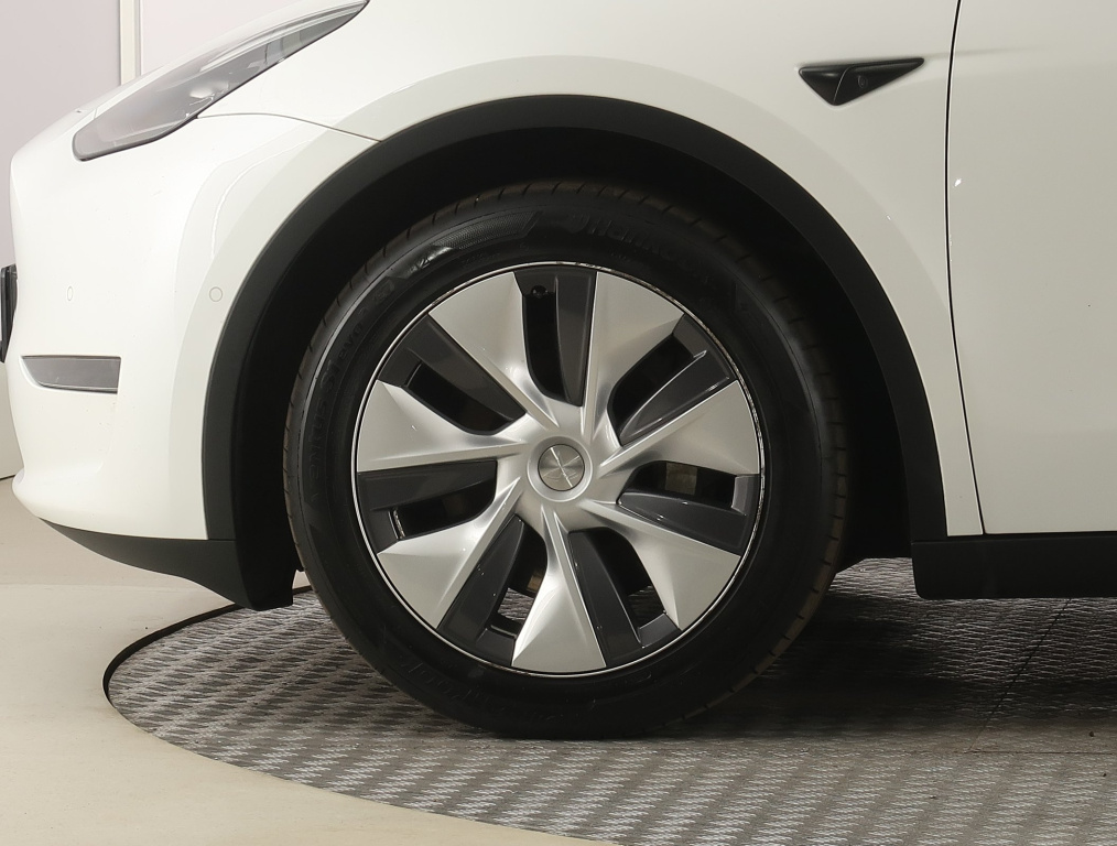 Tesla Model Y 4x4 2022 17