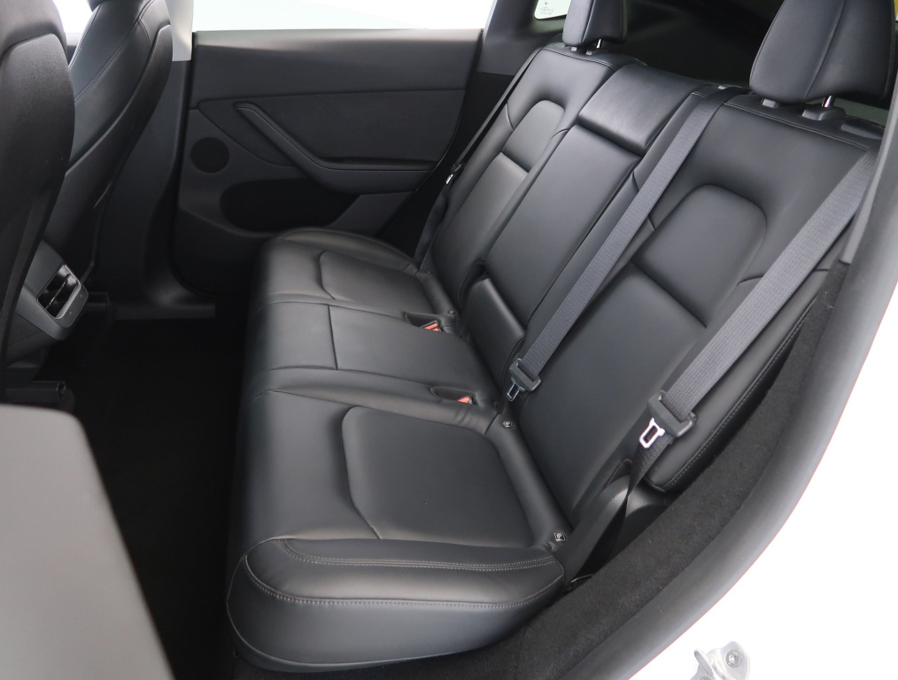 Tesla Model Y 4x4 2022 12