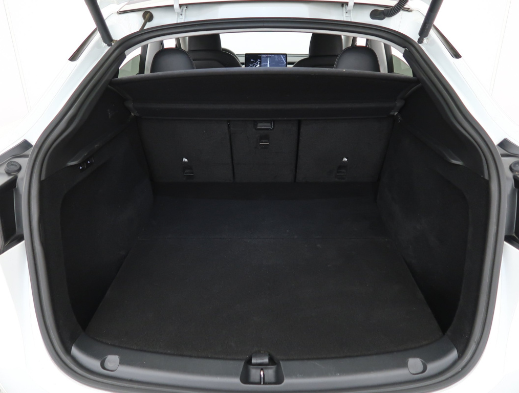 Tesla Model Y 4x4 2022 16