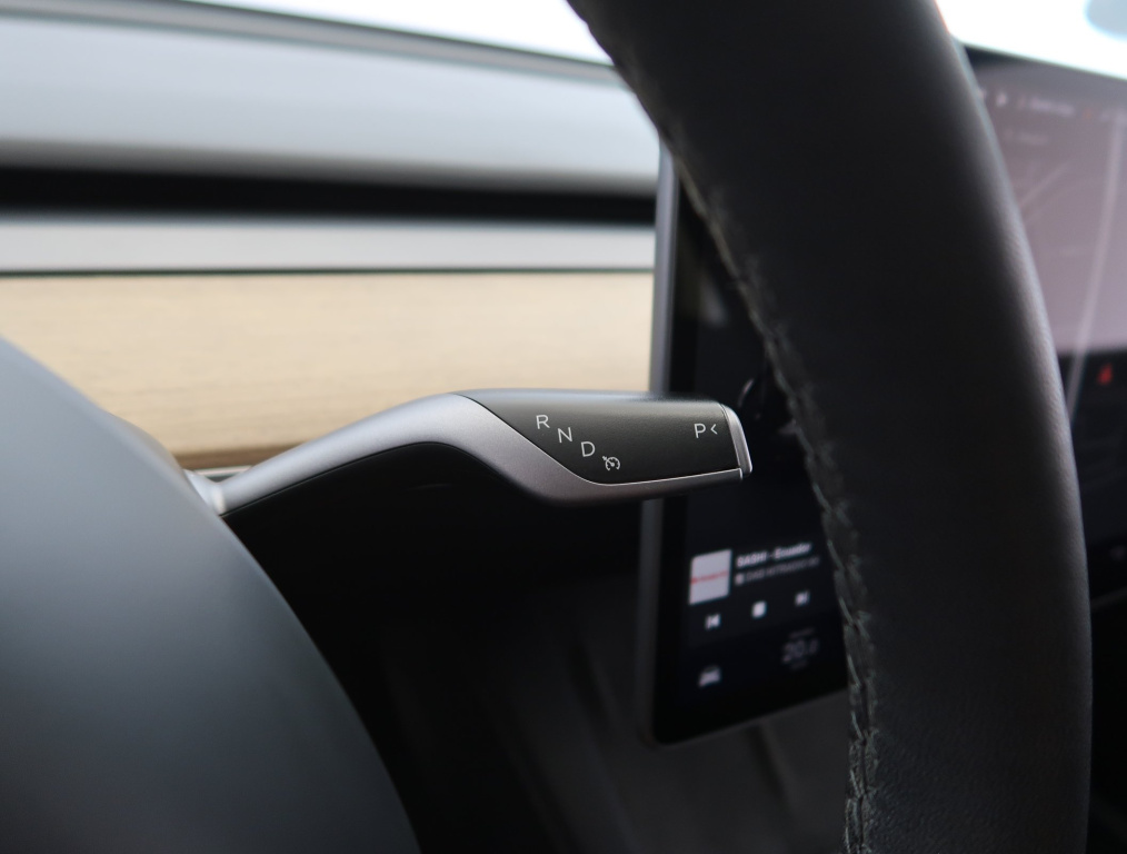 Tesla Model Y 4x4 2022 15