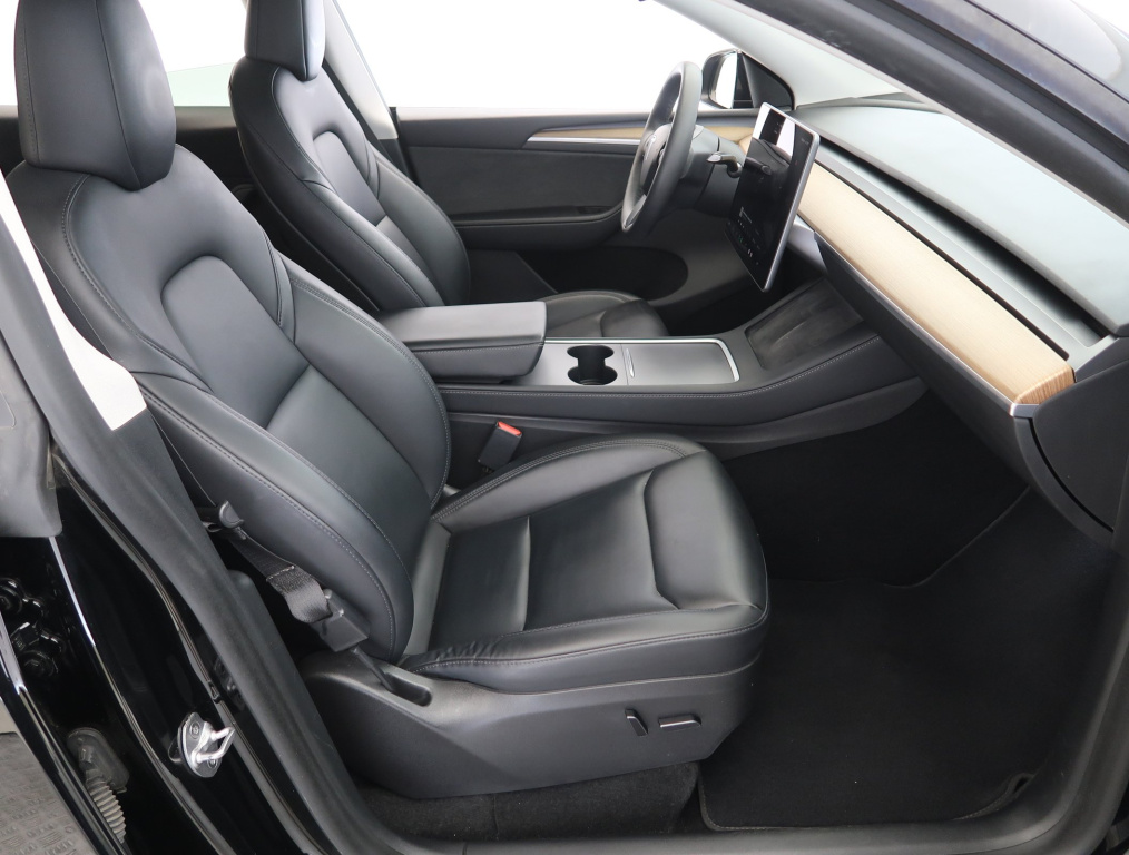 Tesla Model Y 4x4 2022 10