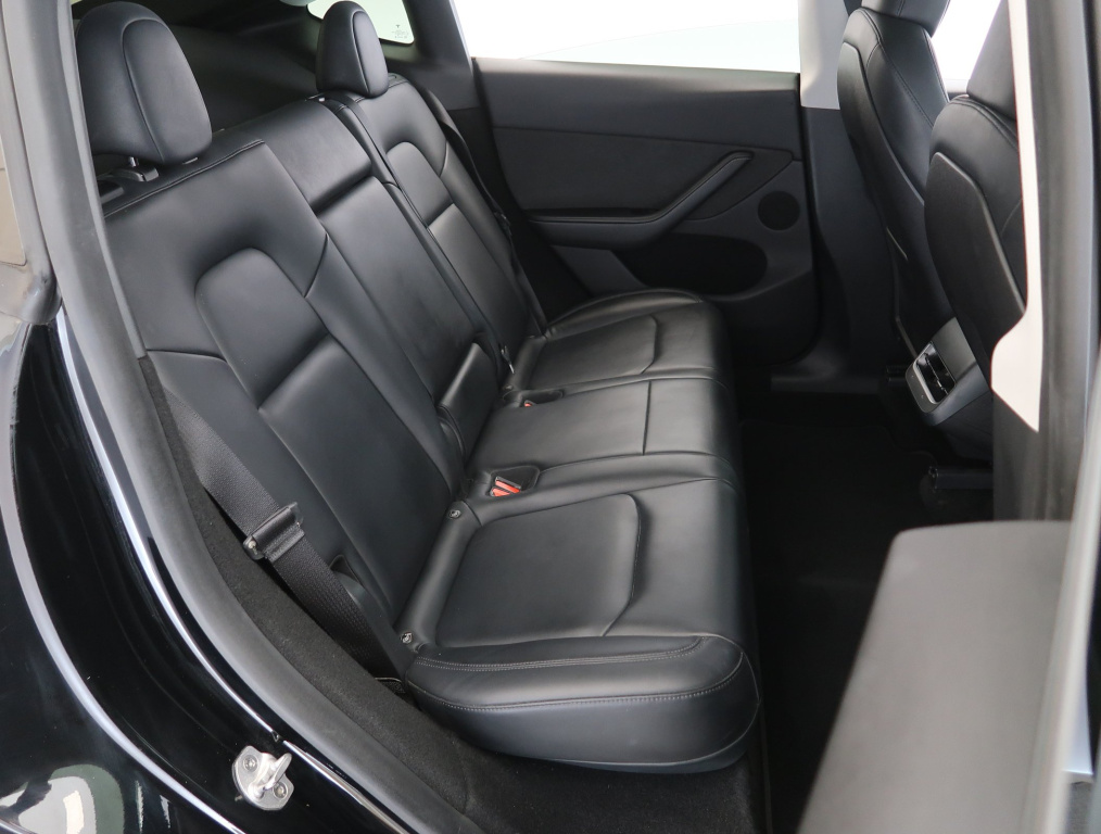 Tesla Model Y 4x4 2022 11