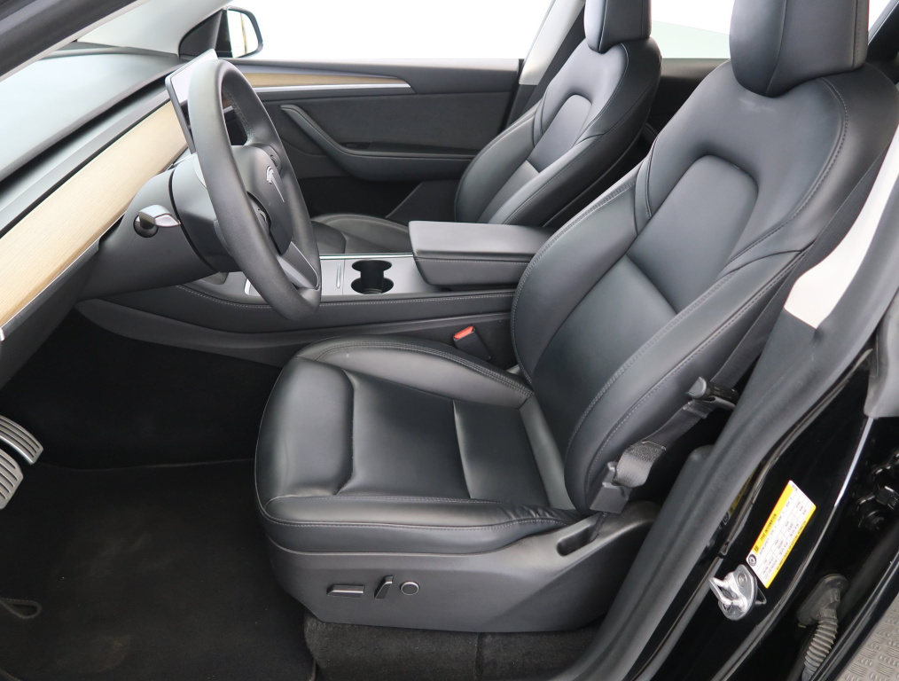 Tesla Model Y 4x4 2022 13
