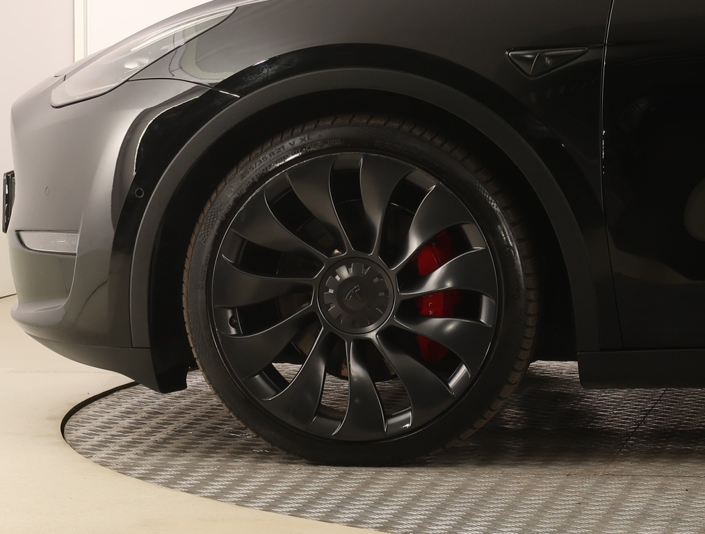 Tesla Model Y 4x4 2022 17