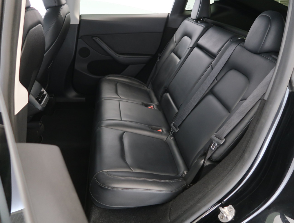 Tesla Model Y 4x4 2022 12