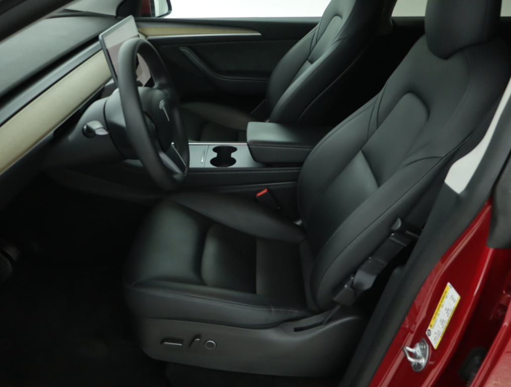 Tesla Model Y 4x4 2022 13