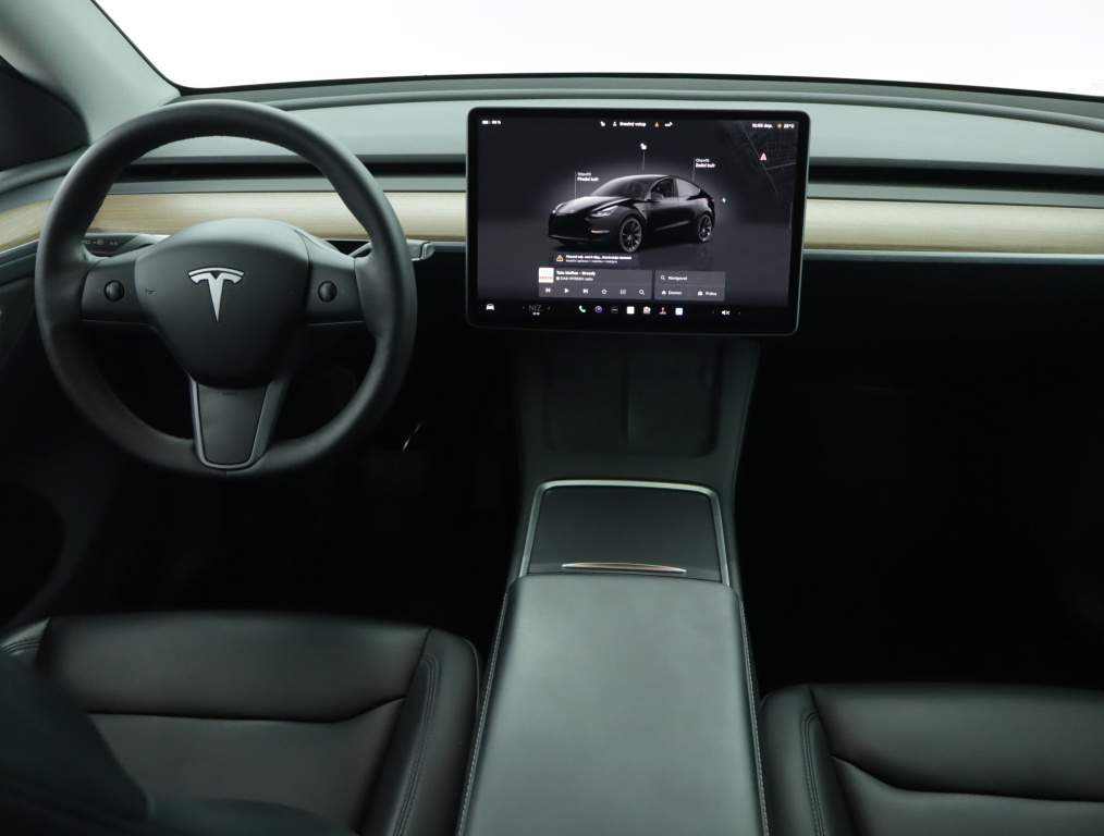 Tesla Model Y 4x4 2023 9