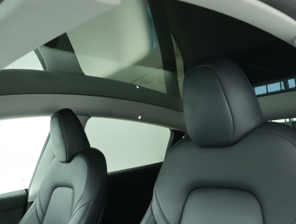 Tesla Model Y 4x4 2023 21