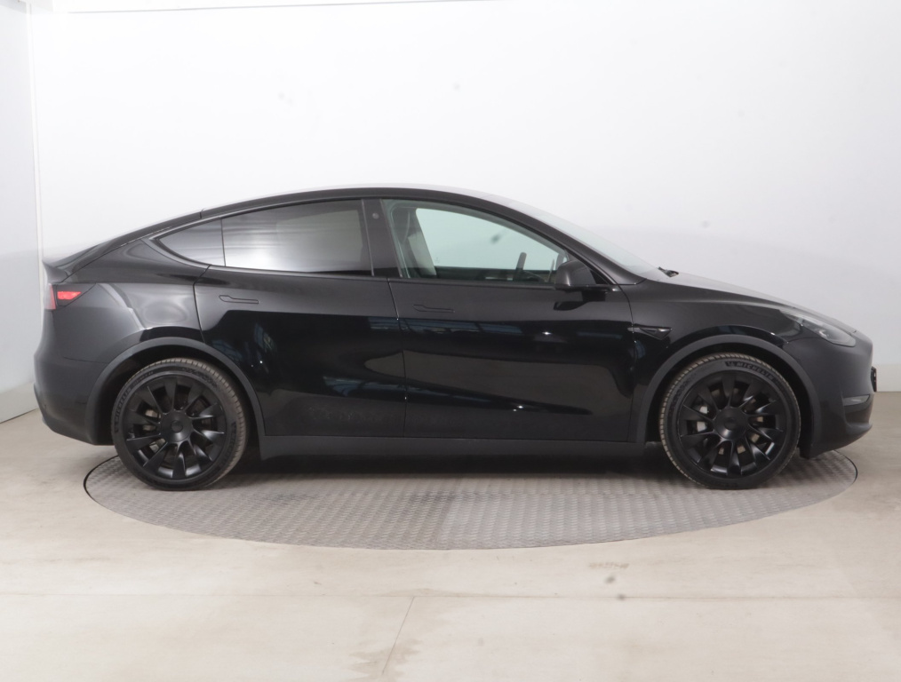 Tesla Model Y 4x4 2023 8