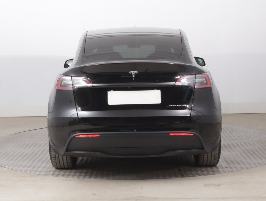 Tesla Model Y 4x4 2023 6