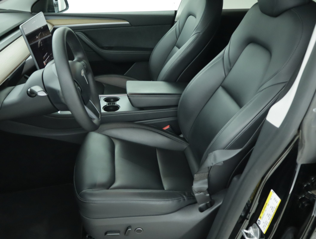 Tesla Model Y 4x4 2023 13