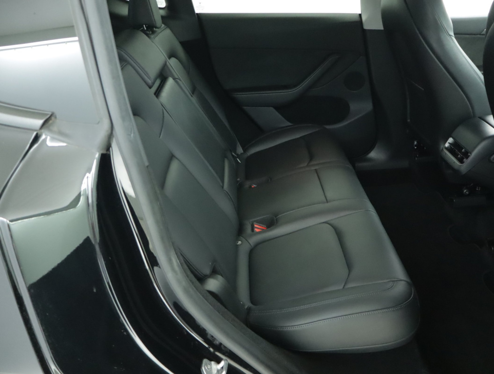 Tesla Model Y 4x4 2023 11