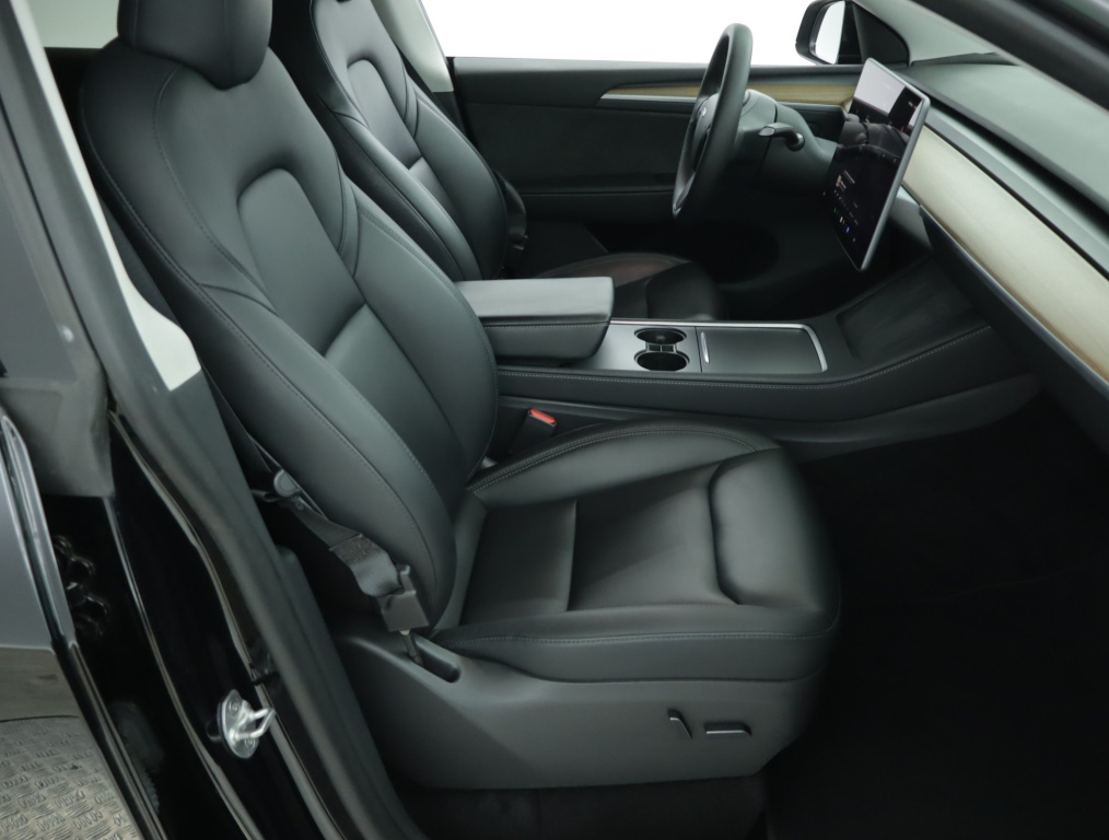Tesla Model Y 4x4 2023 10