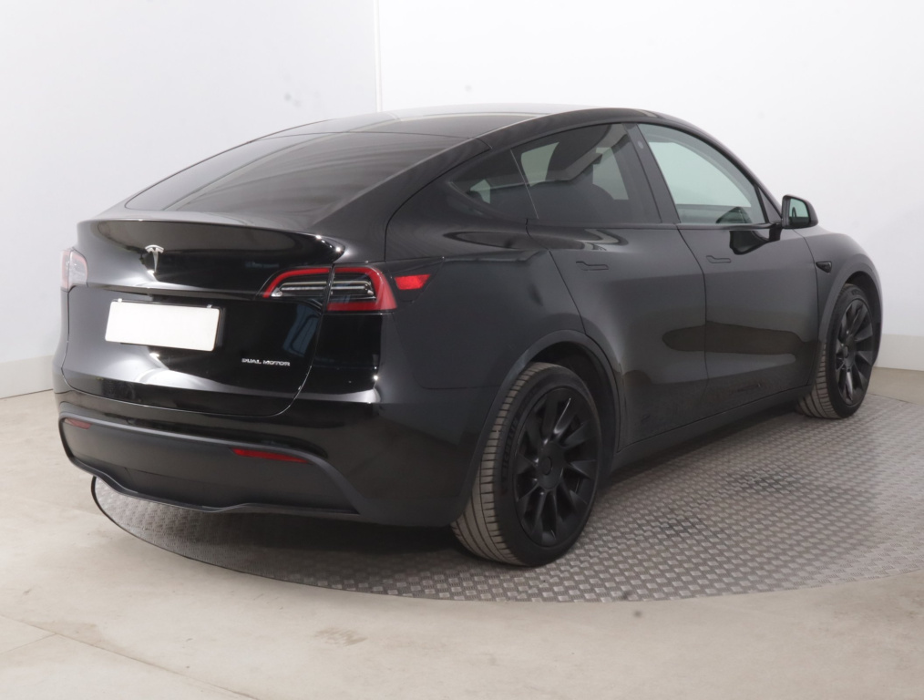 Tesla Model Y 4x4 2023 7