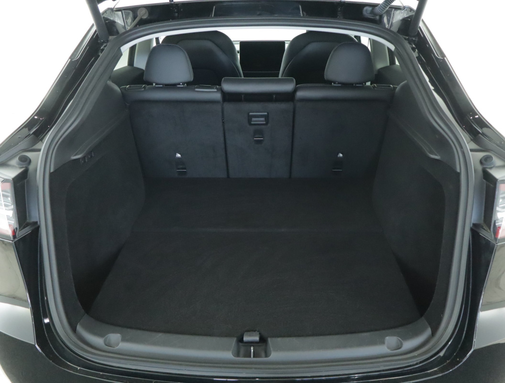 Tesla Model Y 4x4 2023 17