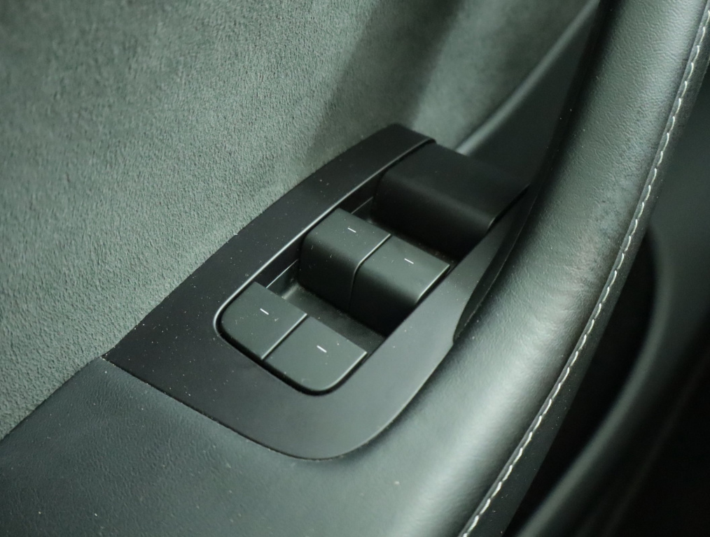 Tesla Model Y 4x4 2023 20