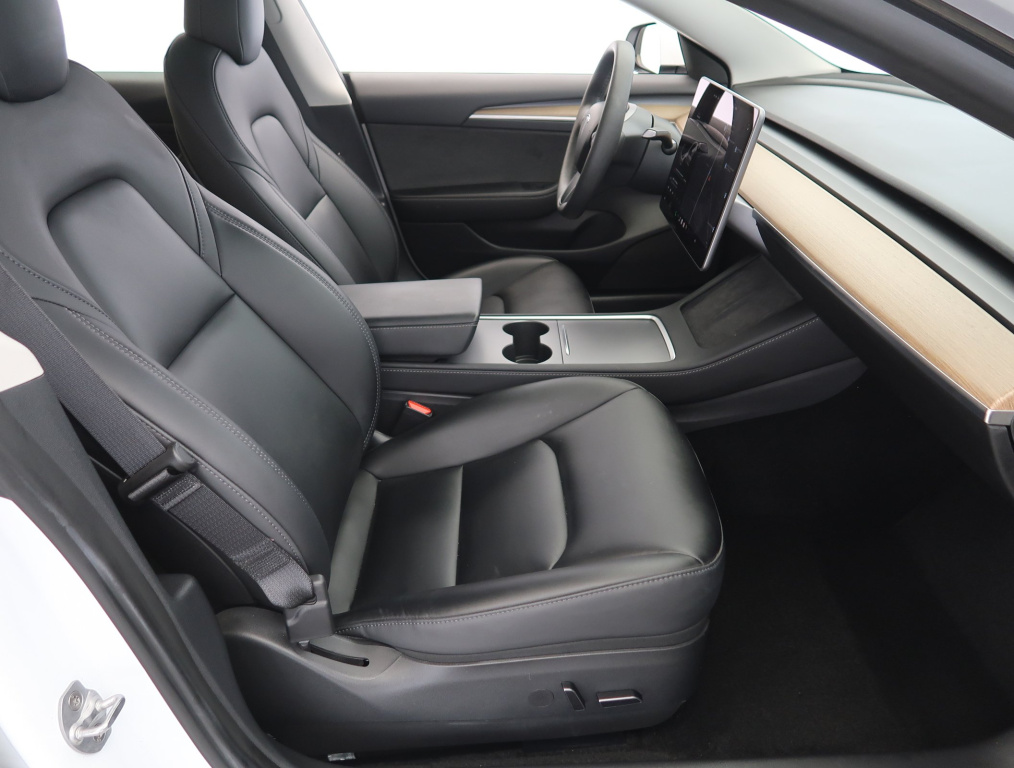 Tesla Model 3 4x4 2023 10
