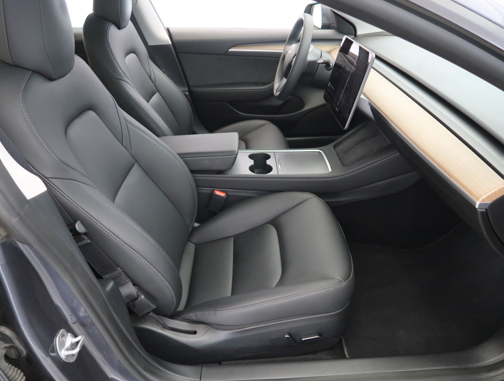 Tesla Model 3 4x4 2023 10