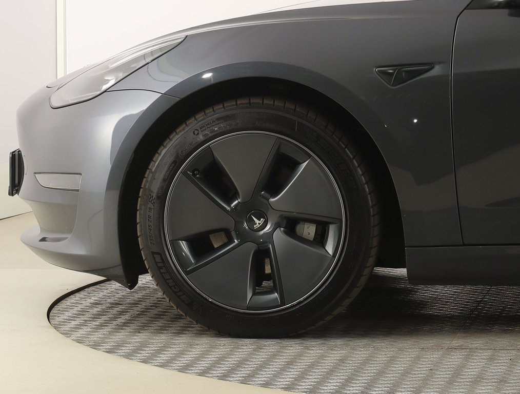 Tesla Model 3 4x4 2023 17