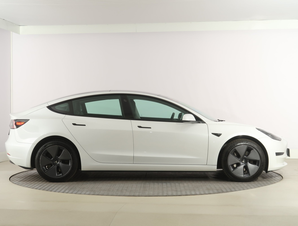 Tesla Model 3 2023 8