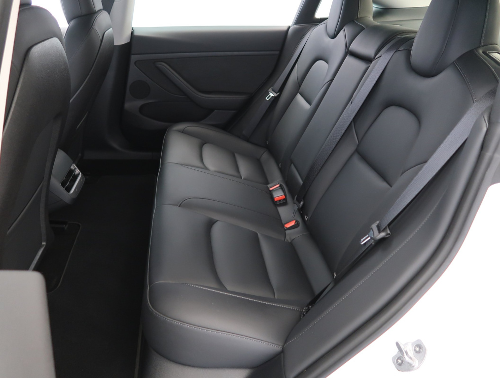 Tesla Model 3 2023 12