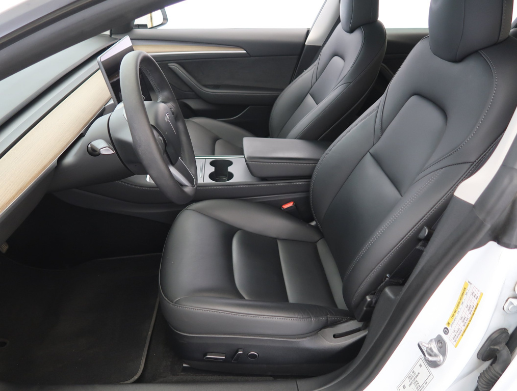 Tesla Model 3 2023 13