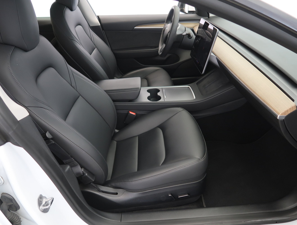 Tesla Model 3 2023 10