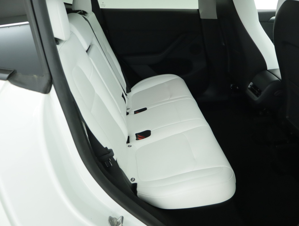 Tesla Model Y 4x4 2023 11