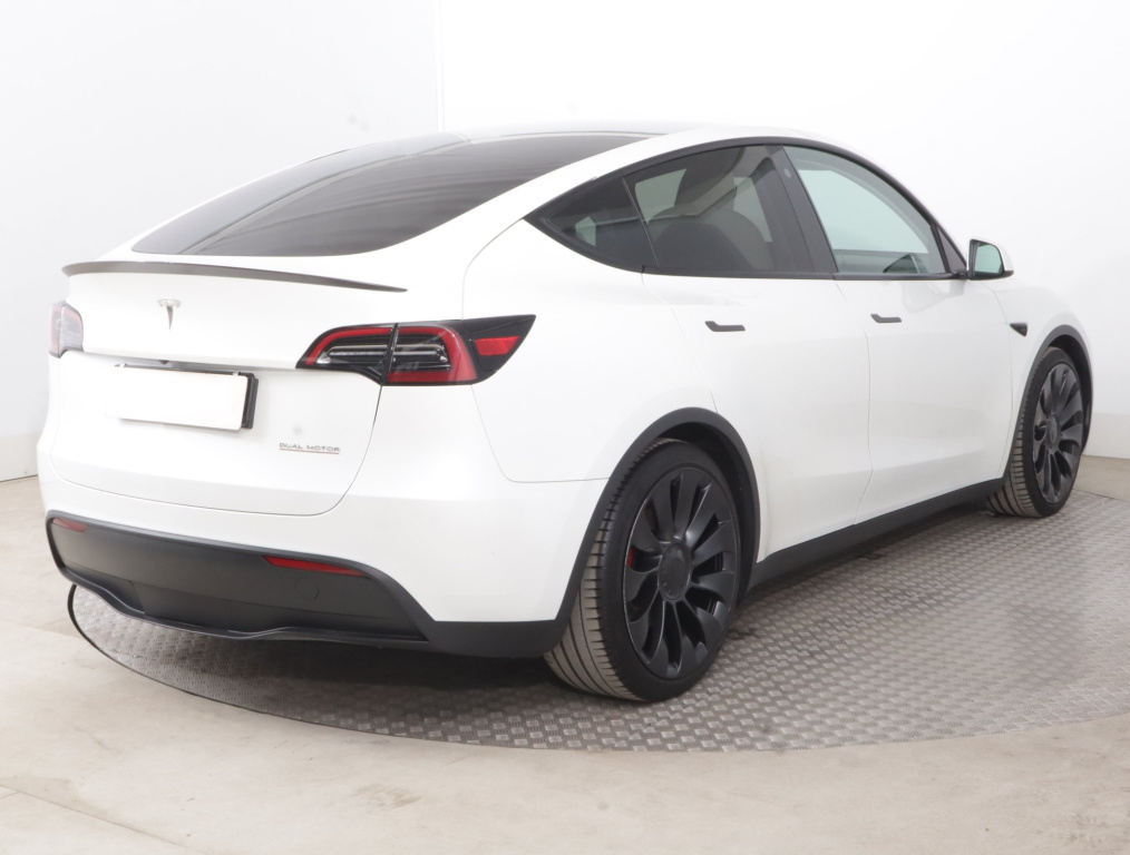 Tesla Model Y 4x4 2023 7
