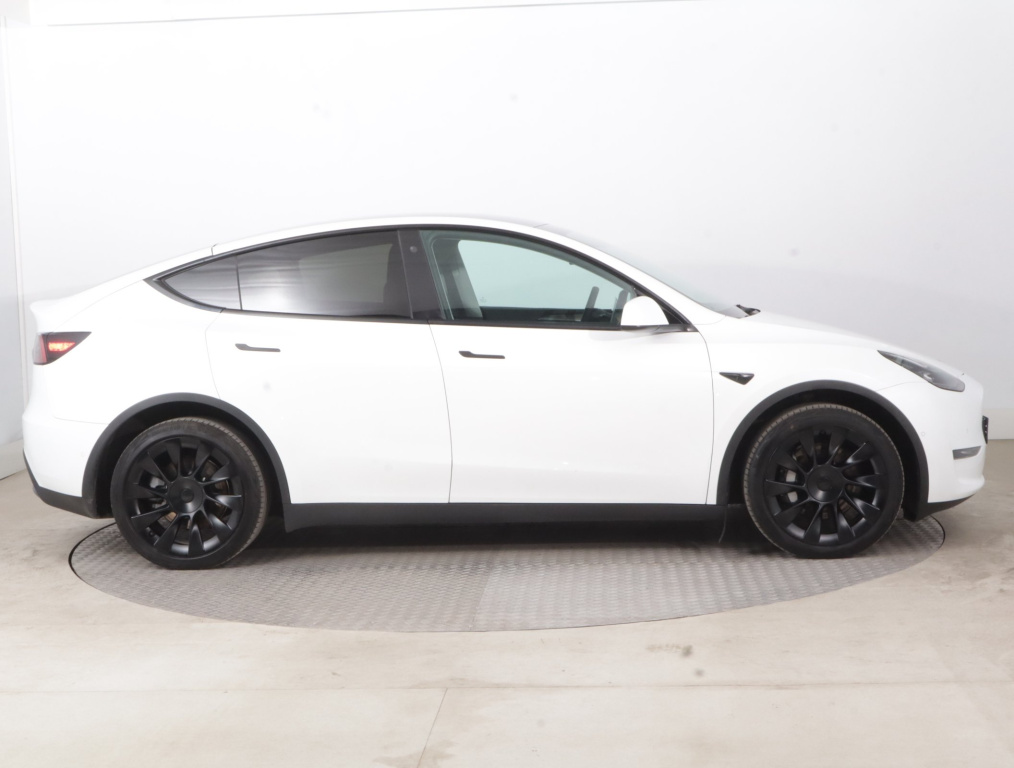 Tesla Model Y 4x4 2022 8