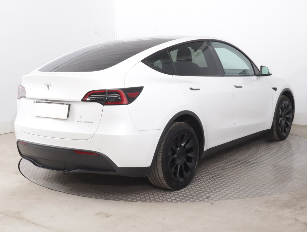 Tesla Model Y 4x4 2022 7