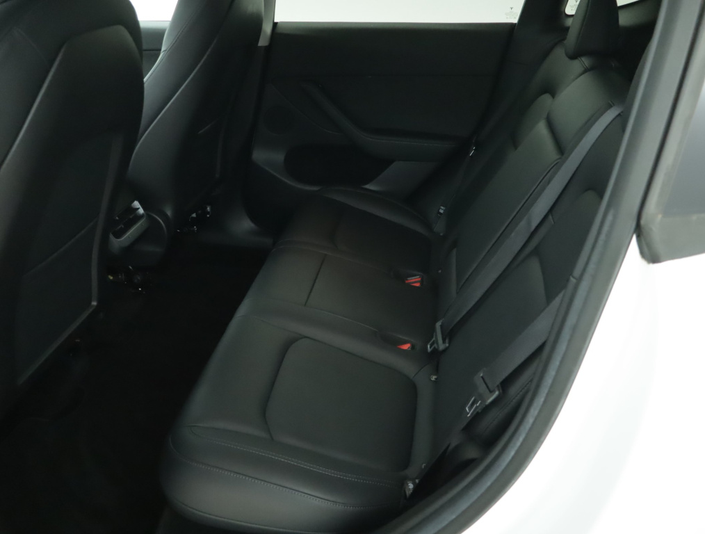 Tesla Model Y 4x4 2022 12
