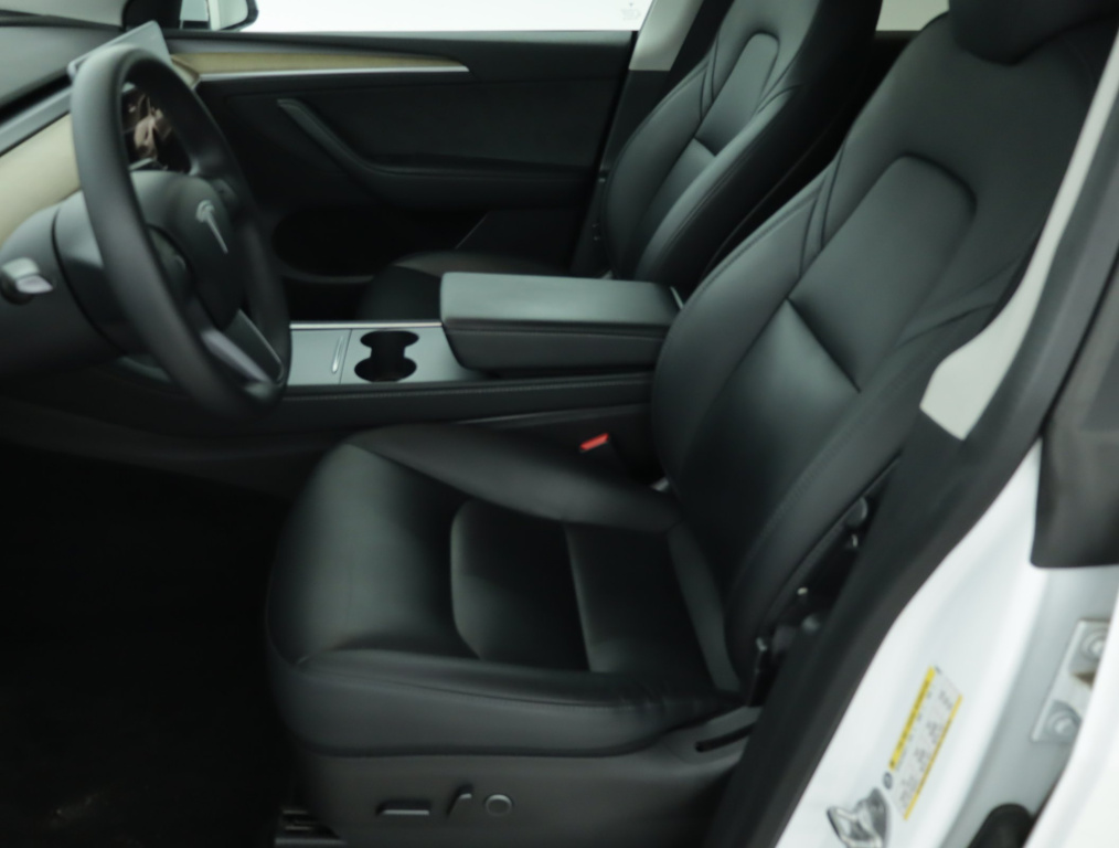 Tesla Model Y 4x4 2022 13