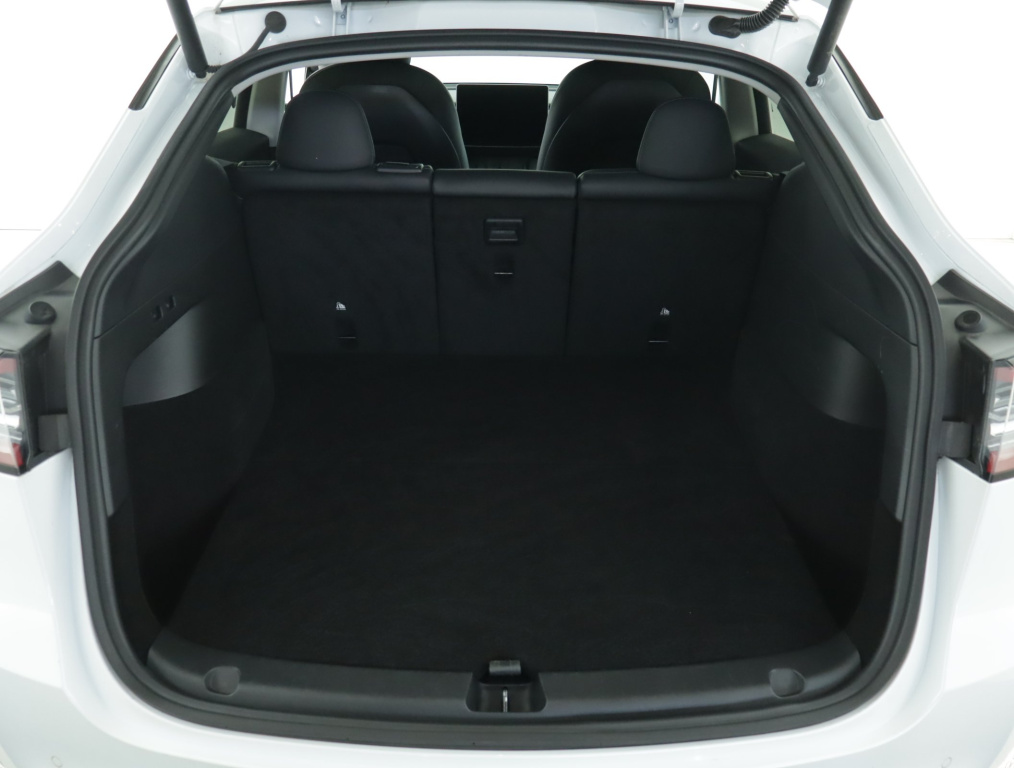 Tesla Model Y 4x4 2022 17
