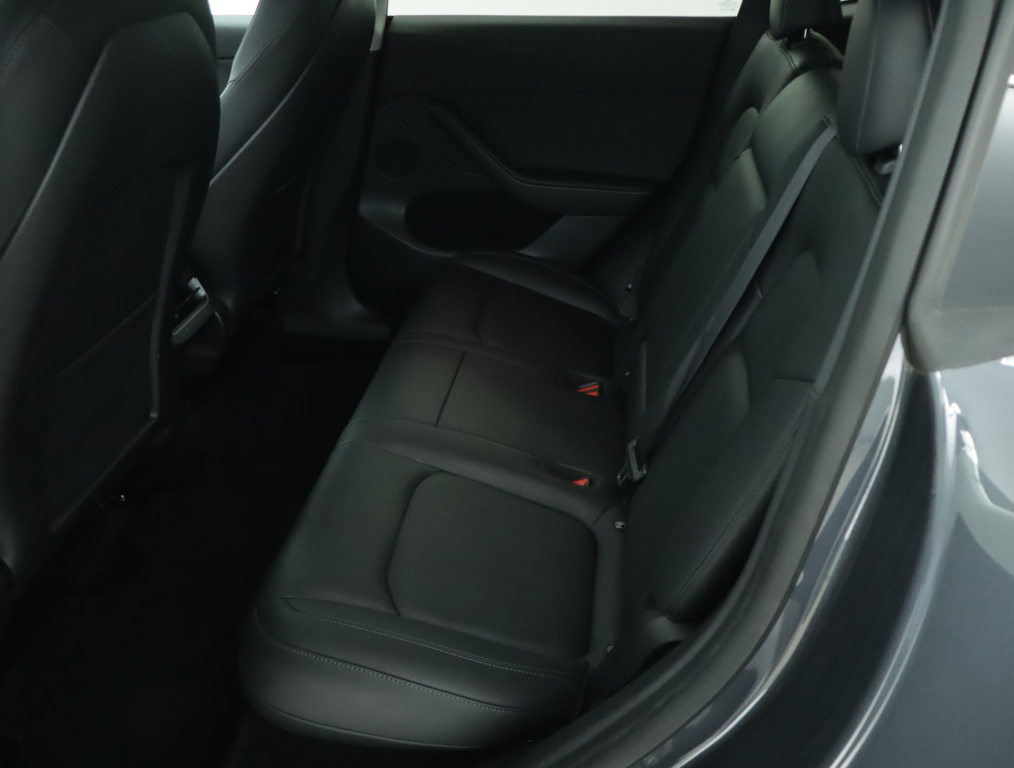 Tesla Model Y 4x4 2022 12