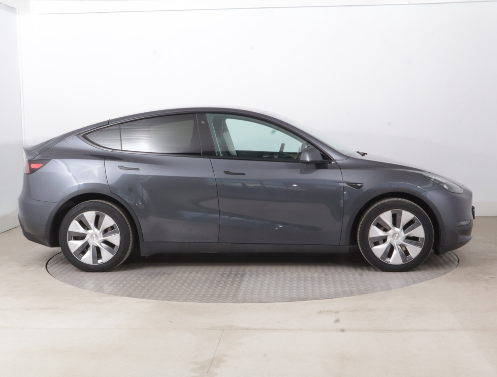 Tesla Model Y 4x4 2022 8