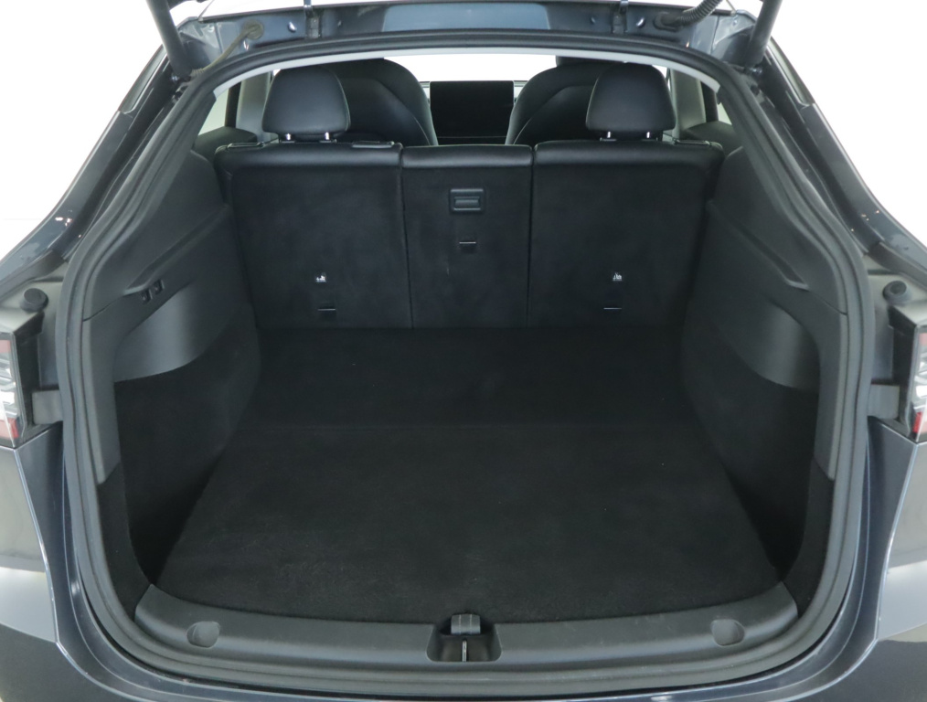 Tesla Model Y 4x4 2022 17