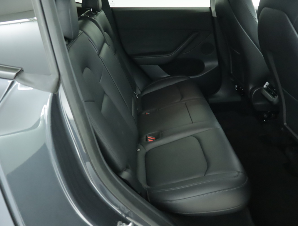 Tesla Model Y 4x4 2022 11